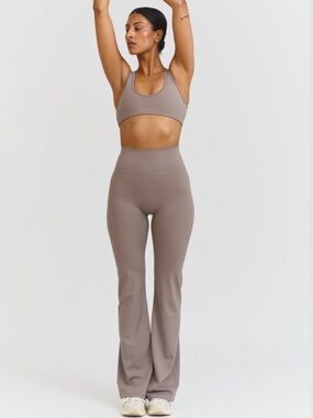 Sisterly Tribe | SOFTSCULPT FLARED LEGGINGS & sports bra |  CLAY